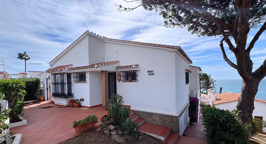 The best Investments in La Cala - Cheap villa for sale in La Cala